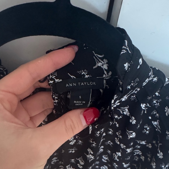 Ann Taylor Black and White Floral Blouse - Picture 2 of 4